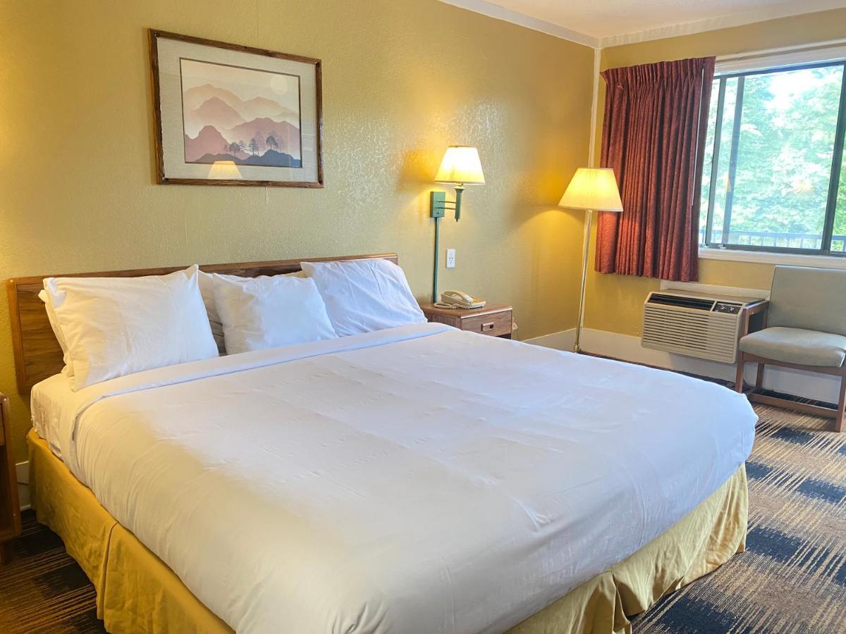 Smokies Inn - New Linens & Ultrafast Wifi - Friendliest Hospitality Guaranteed! Kodak Extérieur photo